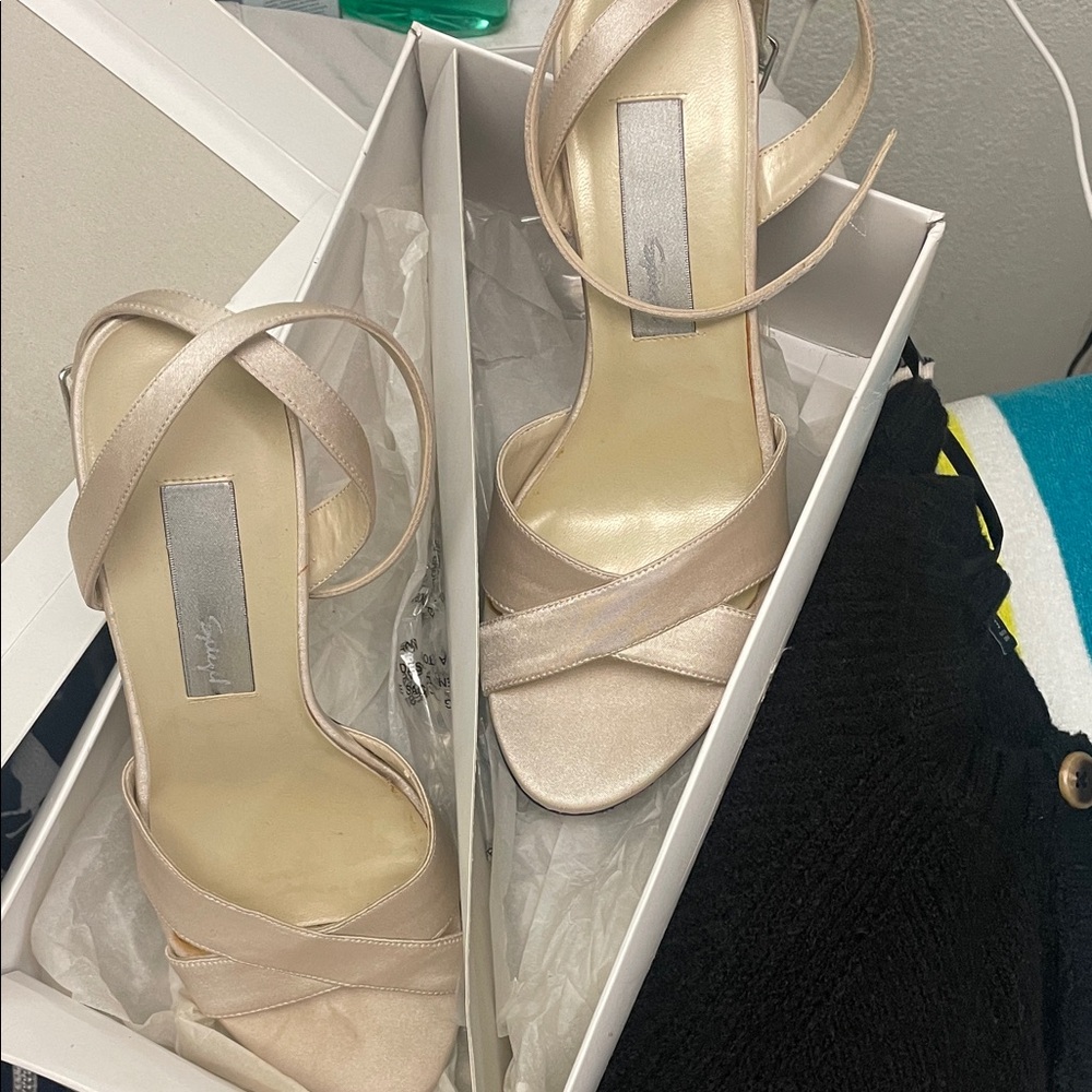Spiegel Cream Strappy Heels 6 1/2 B